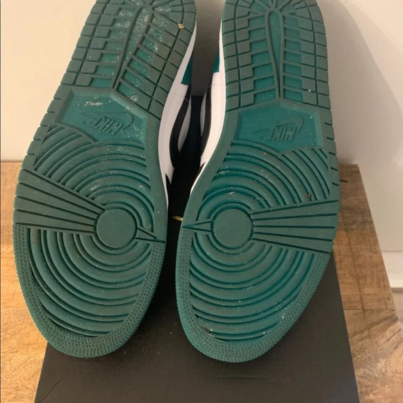 NIKE Air Jordan 1 Low - Picture 5 of 7